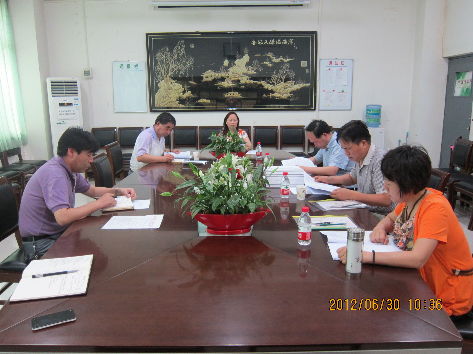 李碧云教授对特色团队建设项目所取得的成果作详细汇报